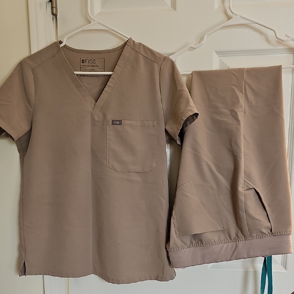 Small Figs Beige Scrub Set